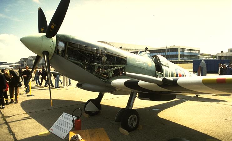 Spitfire with open engine cover;
JPG 52kB